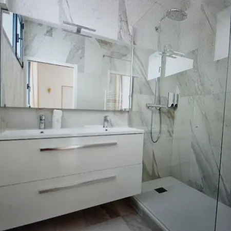 Sumptuous 3br 8p With Terrace Apartment *